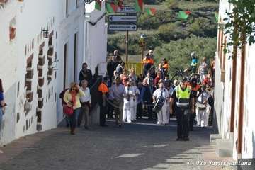 Miles de personas celebran el día de Santa Lucía en Las Tirajanas (Foto Francisco Javier Santana)
